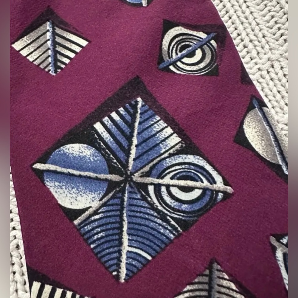 Men’s Vintage Christian Dior 80s Maroon Abstract Print Silk Tie - Picture 12 of 13